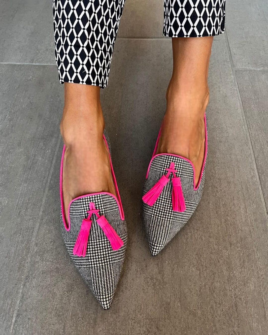 Fringie | Pointed Loafers with Fluo Fringe Detail